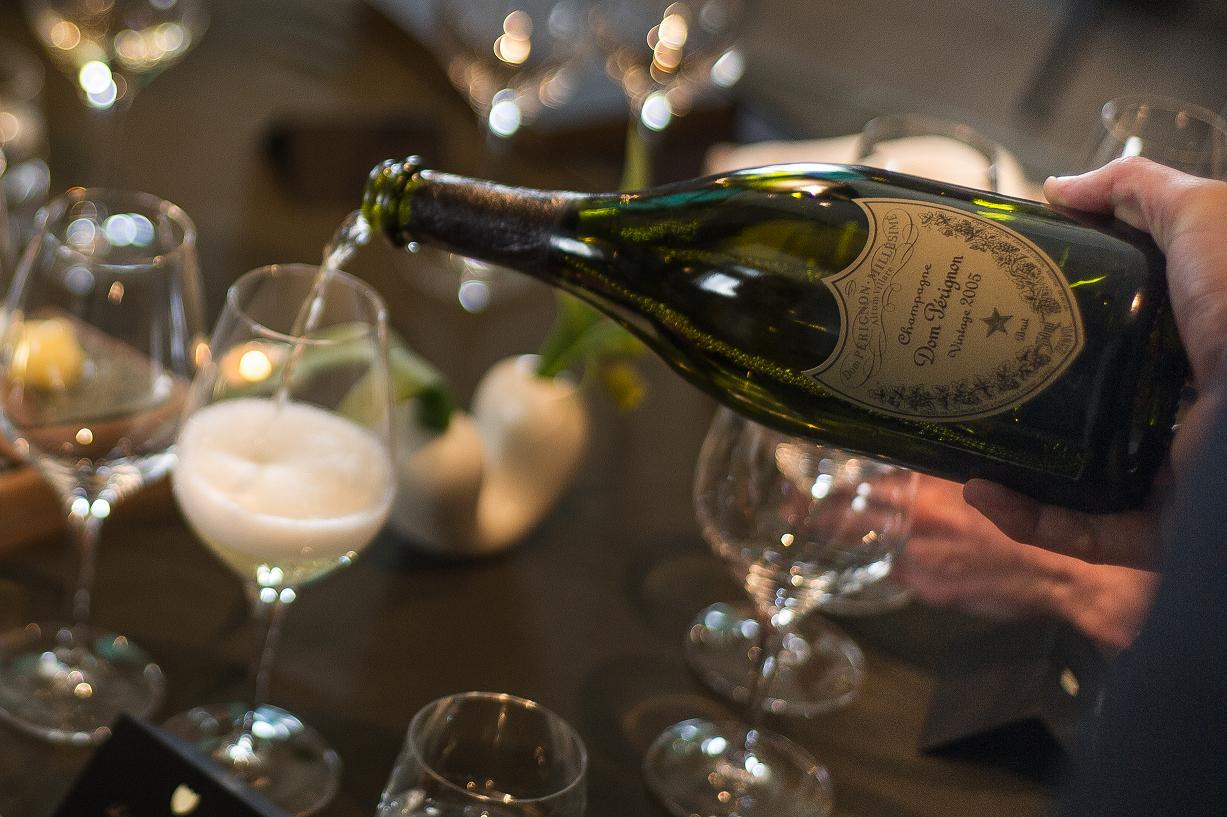 Пьер периньон шампанское. Шампанское дома. Шампанское круг гранд кюве. Шампанское дон периньон. Drappier шампанский дом.