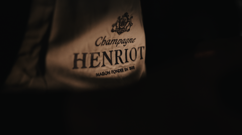 I have been invited as one of only 3 Champagne critics to celebrate HENRIOT MEMORIES with the cellar master Alice Tétienne, Gilles de Larouzière Henriot (CEO of Maison & Domaines Henriot) & Richard Moreau (CEO of Champagne Henriot). On the morning of the 29th of June we met up at the humble but stylish estate of 'Les Aulnois' in Pierry. I just love how the people of in Champagne has that special touch how to blend historical buildings & put a certain modern touch to it.