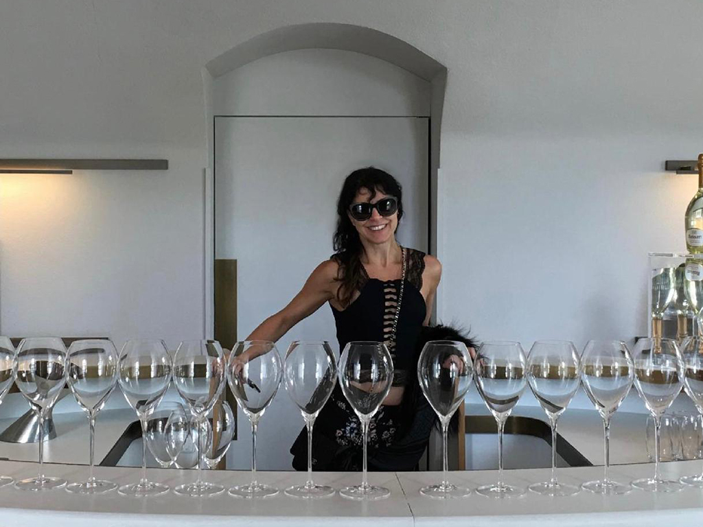 5 bottles & 5 questions Daniella Abad [bra] - Champagne Club Site